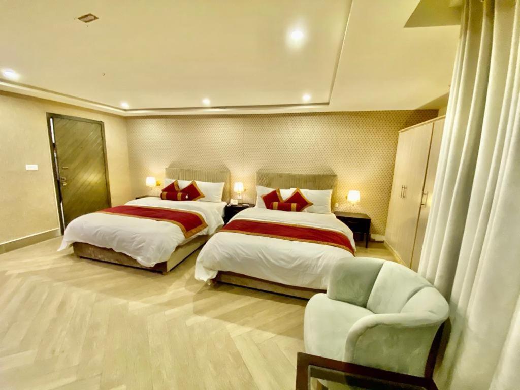 Shelton Hotel Mardan Bagian luar foto