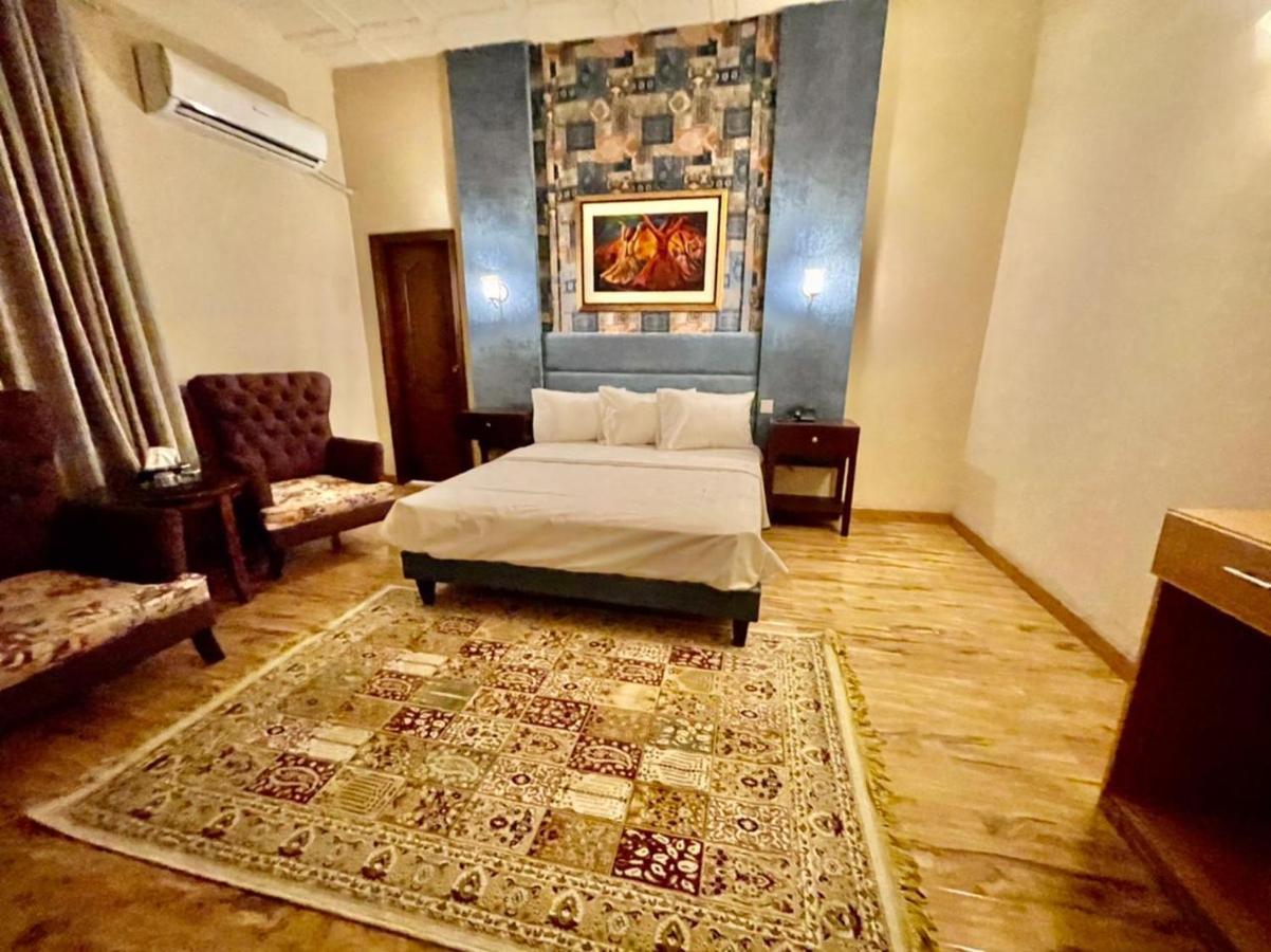 Shelton Hotel Mardan Bagian luar foto