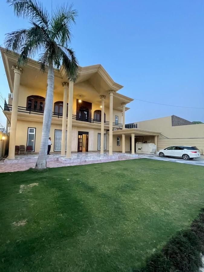 Shelton Hotel Mardan Bagian luar foto