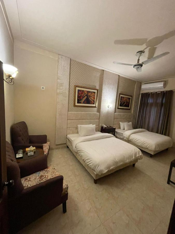 Shelton Hotel Mardan Bagian luar foto