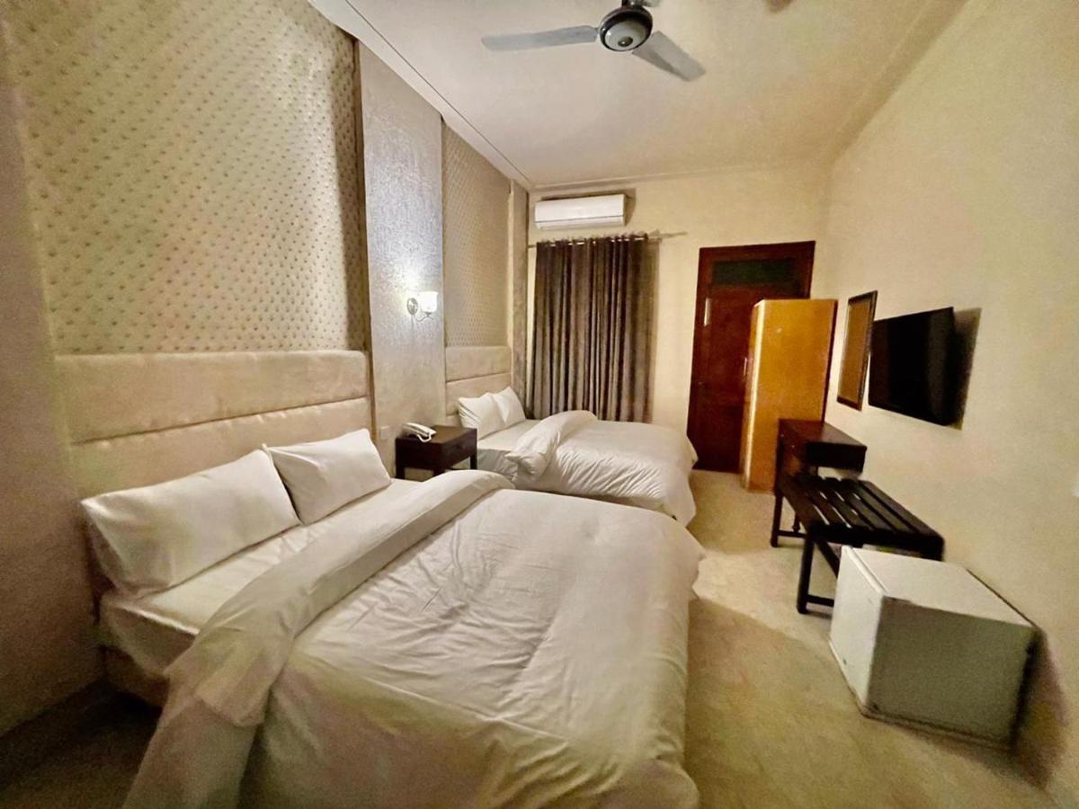 Shelton Hotel Mardan Bagian luar foto