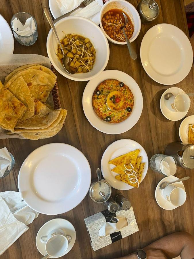 Shelton Hotel Mardan Bagian luar foto